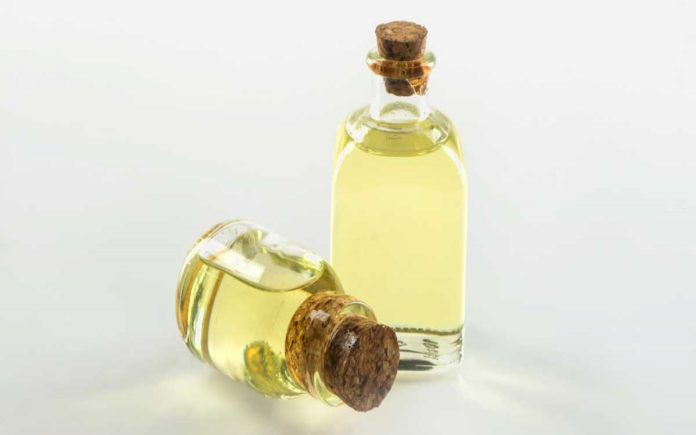 4 Benefits and Uses of Castor Oil